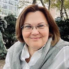 Ann Senne's Instagram, Twitter & Facebook