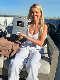 Haliey Welch - Free pics, galleries & more at Babepedia