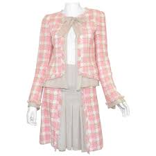 To set up your dolly, you'll need to tie a slip knot in the end of your yarn and thread it through to the bottom of the dolly. Chanel Pink Beige Tweed Knit Skirt And Jacket Set With Chiffon Trim For Sale At 1stdibs