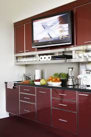 White kitchen cabinets with accented with strong hues like cherry red seem to have been a key trend. 14 Red Kitchen Decor Ideas Decorating A Red Kitchen
