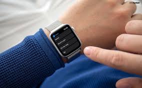 This makes it easy to accept a call or read a text message. How To Create Your Own Message Reponses For Apple Watch