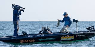 New York's Alec Morrison moves into lead