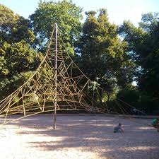 Kletterspinne Im Grossen Garten Spielplatz In Grosser Garten