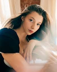 Tamara Keller's Instagram, Twitter & Facebook