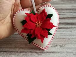 Ornement De Poinsettia De Feutre Ornement De Coeur Blanc Avec La Fleur Rouge De Poinsettia Decoration De Noel Decor De Noel Decorations De Fleur De Noel 2020 Yilbasi Susleri Noel Dekorasyonlari