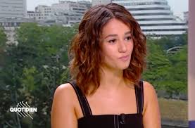 Maybe you would like to learn more about one of these? Quotidien Tmc Lena Situations Repond Aux Attaques Sur Son Physique Je M En Tape Video