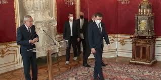 Dennoch zeigt kurz betonte einigkeit, als er auf minister mückstein direkt angesprochen wird: Muckstein Angelobung In Willkommen Osterreich Passen S Am Kurz Auf Orf Derstandard De Kultur