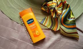 Sebutan kocheng oren barbar sedang viral di jagat medsos. Review Vaseline Sunblock Spf 30 Water Resistant