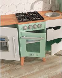This wooden play kitchen has all a little cook needs with a sink, stove, oven with window, cabinet, spice shelf, and turn able clicking knobs. Kidkraft Retro Modern Play Kitchen Wood Unisex Bambini