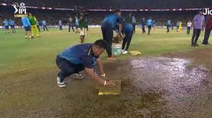 IPL 2023 Final: 'BCCI using sponges to dry field?' Hilarious Twitter  reactions as rain interrupts CSK vs GT again - myKhel