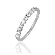 Cette anneau est de type alliance. Alliance Eloise Or Blanc Diamant