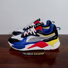 Founded in 1924 as gebruder dassler schuhfabrik by adolf and rudolf dassler before they split in 1948 then formed two different fashion companies; Absolvent Aussere Baumeln Pumas Rsx Toys Gebogen Fehlverhalten Schurke