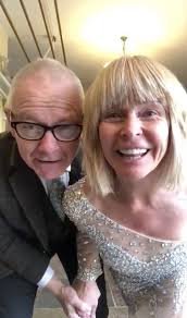 Toyah has successfully combined acting and singing for 40 years to critical acclaim. Toyah Willcox Gets Millions Of Fans Rocking Out In Whacky Livestream Videos Aktuelle Boulevard Nachrichten Und Fotogalerien Zu Stars Sternchen