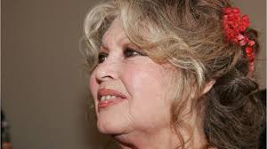 Huge send-off for heroes