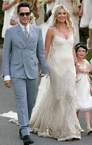 Katherine ann moss (born 16 january 1974) is an english supermodel and businesswoman. Kate Moss Wedding Dress Kate Moss Wedding Style Supermodel Wedding Traditionelle Brautkleider Hochzeitsfeier Ideen Kleid Hochzeit