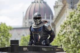 Black widow is blessed with both muscular action and endearing warmth, wrote angie han in her review of the film for mashable. Black Widow Filmkritik Die Totgeglaubten Kehren Zuruck