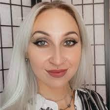 Carey Knutson's Instagram, Twitter & Facebook