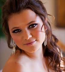 Searching for an edgy wedding hairstyle for long hair? Wedding Hairstyles For Round Face Female Addicfashion