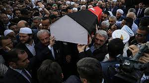 Rahmetli kadir mısıroğlu'nun cenâzesi (ccc) | allah'a emânet olun. Tarihci Misiroglu Son Yolculuguna Ugurlandi