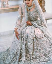 Wir empfehlen ihnen, ihr hochzeitskleid im handgepäck mitzuführen. Madeeha Looking Stunning On Her Wedding Day In Ela Pakistanische Hochzeitskleider Pakistanische Brautkleider Indische Hochzeitskleider