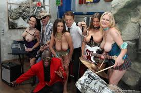 ▷ Tye in Roccos Abbondanza:Big, Natural Boobs (Photo 1) | Evil Angel