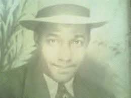 I think this is my Great Grandad with my Grandad Percy Elvin (born 1903),  so I would date this pic about 1910