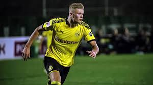Die seite 1 für aktuelle nachrichten und themen, bilder und videos aus den bereichen news, wirtschaft, politik, show, sport, und promis. Aufstellung Fix So Startet Der Bvb Beim Fc Augsburg Favre Setzt Haaland Zunachst Auf Die Bank Sportbuzzer De