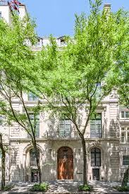 Jeffrey epstein lived in what's reportedly one of the largest private homes in manhattan, where he the house was on the market for two years before it finally sold for a fraction of what brown he said epstein's upper east side mansion is especially unique because there's only a handful like them on. Habitually Chic A Look Inside 9 East 71st Street