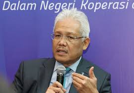 Numele zainudin este un patronimic , iar persoana ar trebui să fie menționată cu numele dat , hamzah. Domestic Trade Minister Regrets Negative Spin On Statements Regarding Rising Prices Of Goods And Services