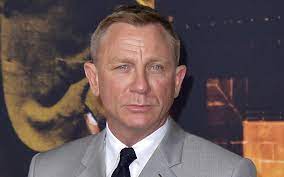 Thanks daniel craig for supporting @unmas to achieve a free from threat of landmines & explosive remnants call me!.or call daniel craig! Nach Verletzung Daniel Craig Kehrt In Rekordzeit Zuruck Ans Set