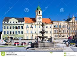 Wie weit ist teplice entfernt und in welchem land liegt es? Badekurortstadt Teplice Bohmen Tschechische Republik Europa Redaktionelles Stockfoto Bild Von Brunnen Halle 62714618