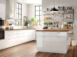 Cuisine Ikea Les Plus Beaux Modeles Du Geant Suedois Elle Decoration En 2020 Cuisine Ikea Cuisine Moderne Meuble Haut Ikea