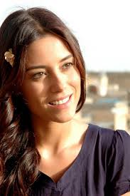 Cansu Dere tiene 37 años y es...