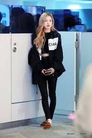 In the july 27 airing of jtbc's sea of hope, lee ji ah, kim go eun, and lee soo hyun accompanied blackpink member rosé in. Blackpink Keeps Turning The Airport Into Their Own Fashion Show