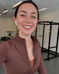 HAPPY SATURDAY 🤍❄️🤍 #saturday #slowday #dietitian #balance #nutrition  #health #wellness #tea #serval #africanserval #parfait #vegetarian #latte  #coffee #winter #winterwonderland