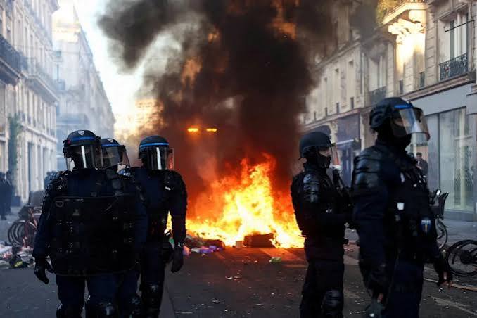 Long-standing fury of France's youth explodes across borders: Video report - Yahoo News UK