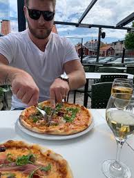 Utsikten över havet är unik och en solnedgång i havet på ostkusten är magnifik. Terrazzo Taverna Oregrund Restaurant Reviews Photos Phone Number Tripadvisor