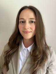 Can someone help with messy hair styling?