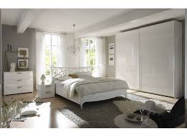 Nella successiva raffigurazione, propongo un arredamento camera singola assai stilizzato ma completo d'ogni pratico comfort. Camera Da Letto Chantal Arredamenti Franco Marcone