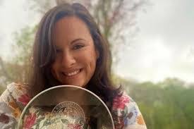 Samantha Ledonne's Instagram, Twitter & Facebook