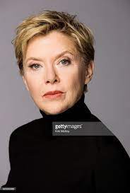 Actress Annette Bening Is Photographed For Los Angeles Times On November 13 2016 In Los Angeles Cal Trendy Short Hair Styles Annette Bening Short Hair Styles