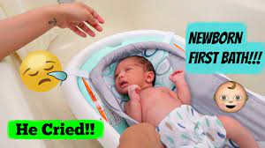 Your baby's first bath is a special event. Newborn Baby S First Bath At Home He Cried Youtube