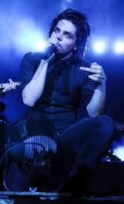 Pin By Michelle Valmont On Bands R Life Gerard Way My Chemical Romance Gees