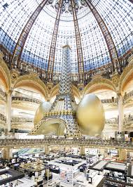 Toiletpaper Aux Galeries Lafayette Maurizio Cattelan Et Pierpaolo Ferrari 6 Juillet 10 Sept 2016 Vue De L Galerie Lafayette Paris Tour Eiffel Photographie