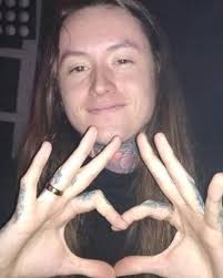 a heart for everyone 💗🤗 (photo from the internet... I don't know the  source)