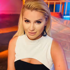 Songül karlı'nın magazin gündeminden uzak tutmaya çalıştığı oğlu efe furkan, kocaman oldu. Muge Anli Ya Cikacagini Belirten Songul Karli Nin Bikinili Paylasimina Oglundan Tepki Hep Bir Yerlerin Konusuluyor Anne Galeri Takvim