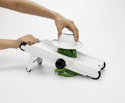 Get the last drop of juice out of a lemon or lime and leave the seeds behind with this nifty cast aluminum contraption. Cool Kitchen Gadgets Gadgetskitchen Twitter