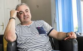 Rád bych řekl, že to bylo při vášnivé noci, ale není to tak. Martin Zounar Prozradil Proc Na Liceni Potrebuje Vice Casu Nez Ostatni Herci Proletl Jsem Hlavou Rezavym Ostnatym Dratem Fakta Today