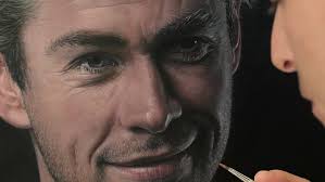 Varsity Lakes artist Joel Rea has brush with greatness with Avengers star  Chris Hemsworth