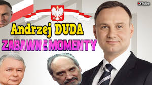 Zbiór obrazków typu memy z sylwetką prezydenta rp, część z nich przedstawia także jego małżonkę agatę i córkę kingę. Andrzej Duda Smieszne Momenty Taniec Kaczynski Wyborcy Zarty Ucho Prezesa Zabawne Wypowiedzi Steemit